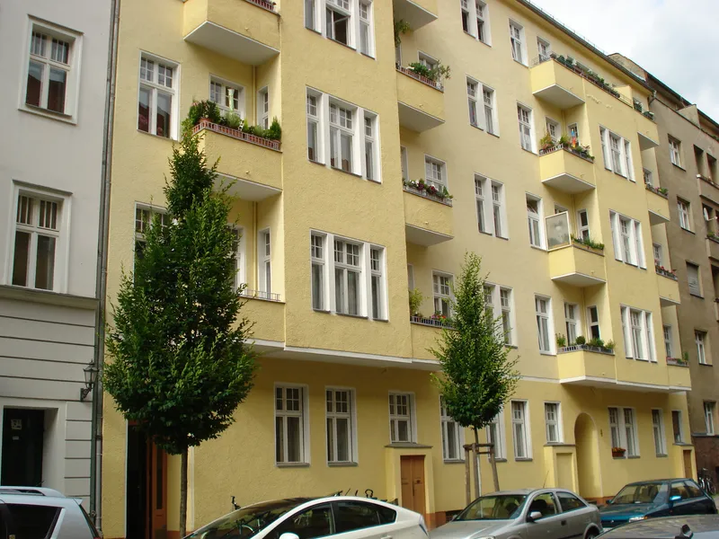 Schöne neu sanierte Altbau-Wohnung in ruhiger Lage — photo 1